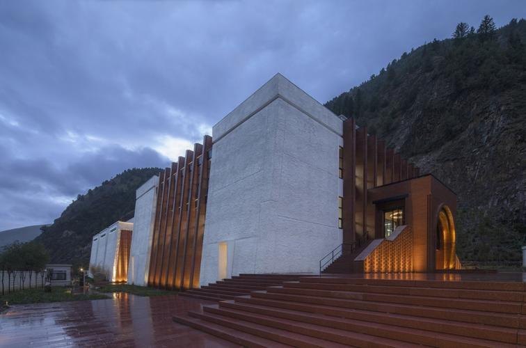 经营范围:房地产开发经营;各类工程建设活动;住宅室内装饰装修